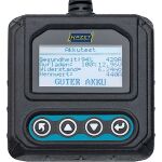 LCD displej testeru baterií, ukazující stav baterie a její parametry, Hazet - HA264629
