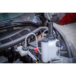 Použití sady BGS pro odvzdušnění brzdového systému – připojení nádoby k nádržce brzdové kapaliny – B71049