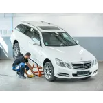 Přenosný výklopný zvedák AUTOLift3000 při zvedání automobilu pomocí vrtačky – AL3000S