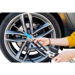 Hustič V 12 PRO při měření tlaku v autokolese přes přesnou ventilovou hlavici – GU75196