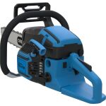 Detail zadní části motorové řetězové pily Güde KS 450-55 s přístupnými ovládacími prvky - GU95044