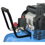 Zadní pohled na kompresor Güde 551/10/100, zdůrazňující ochrannou klec a ventilátory, GU50139