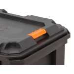 Detail uchycení plastového boxu TACTIX LOAD UP s pojistkou pro bezpečné stohování – TC320421