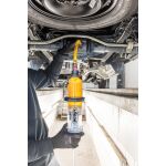 Plnění diferenciálu automobilu převodovým olejem pomocí plničky – V4368