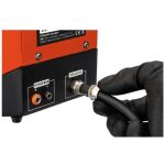 Připojování hadice ke konektoru generátoru dýmu Vigor - V7524